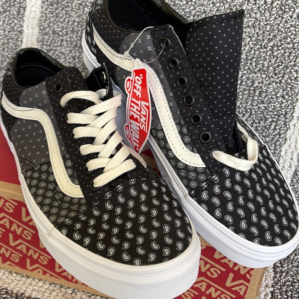 Vans Men’s Old Skool Tie Print Patchwork Black/True White Sneakers - Picture 7 of 16